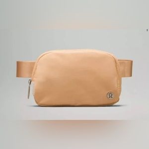 Lululemon Everywhere Belt Bag 1L in Summer Glow